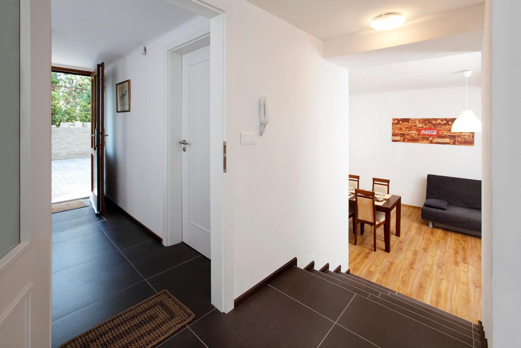 Villa Z - Apartment With Private Parking Бърно Екстериор снимка